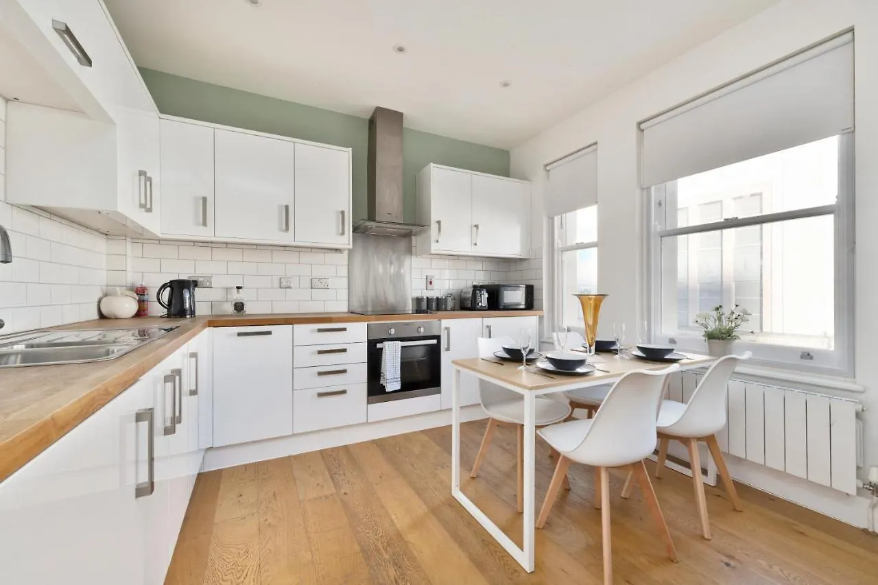 Apartment I360 Penthouse: Seaside Retreat with Private Rooftop Brighton