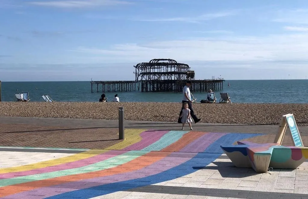 I360 Penthouse: Seaside Retreat with Private Rooftop Brighton Apartment