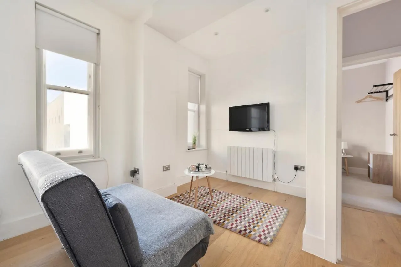 I360 Penthouse: Seaside Retreat with Private Rooftop Brighton Apartment