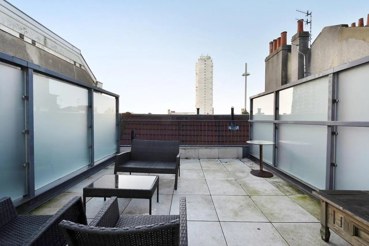 I360 Penthouse: Seaside Retreat with Private Rooftop Brighton