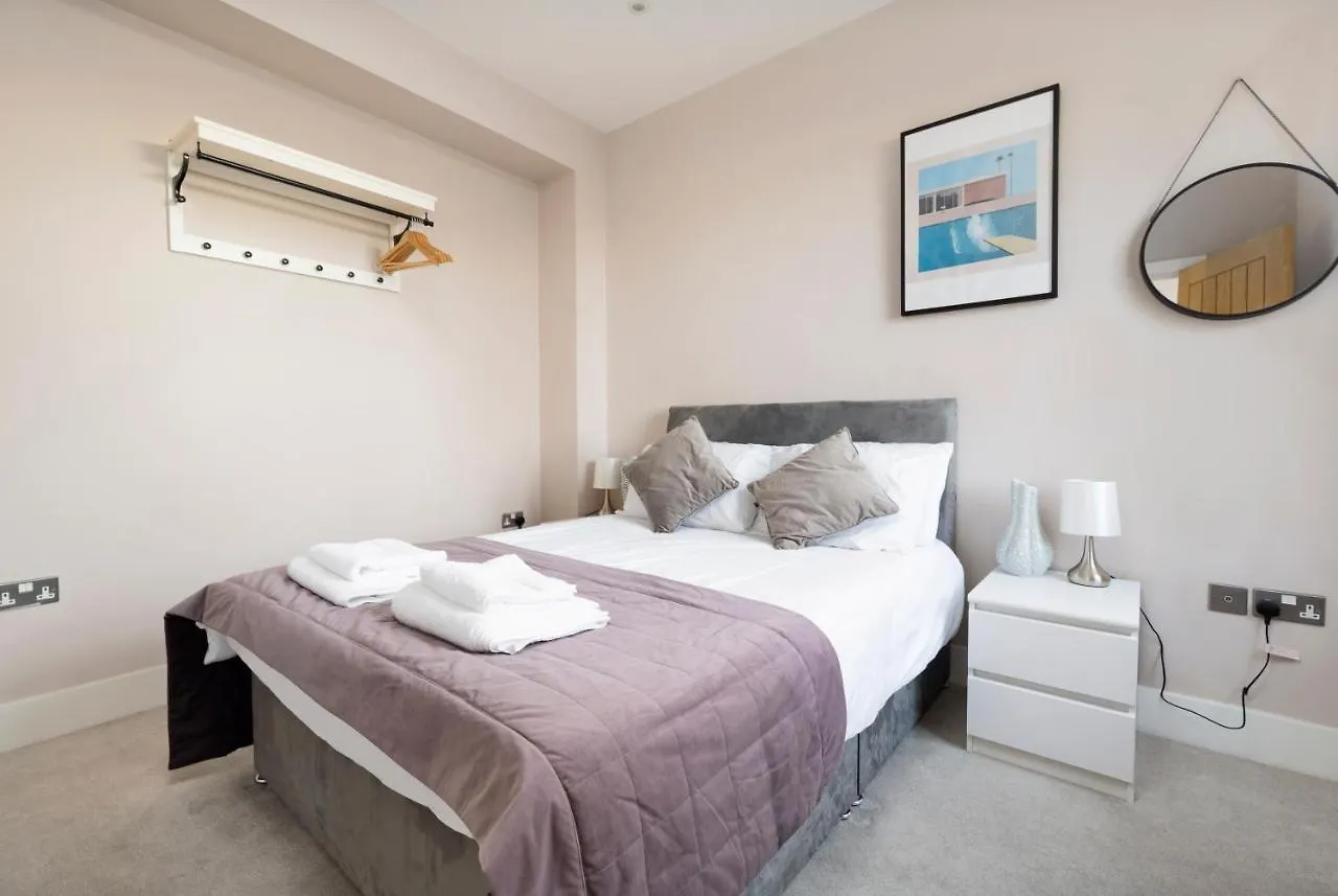The I360 Flat, Penthouse, Sea View, Large Private Roof Terrace, Central Brighton 2 Bedroom, Up To 6 Guests 0*,  Великобритания